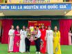 Học sinh khối 6 tặng hoa chúc mừng ngày phụ nữ Việt Nam